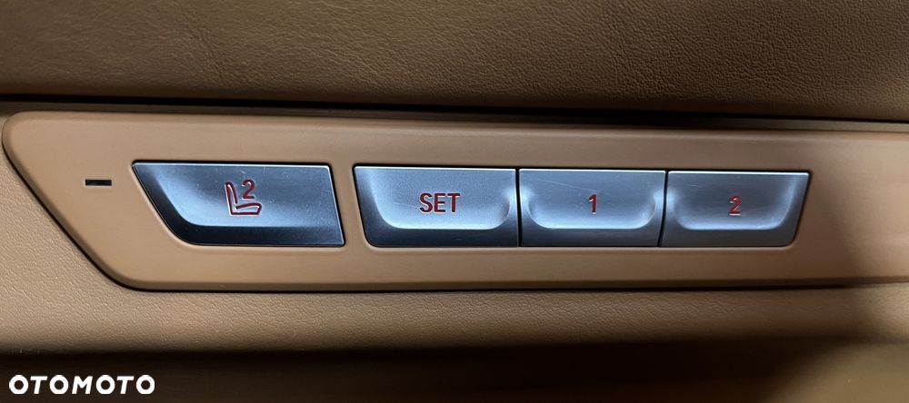 BMW Seria 7 740d xDrive - 25