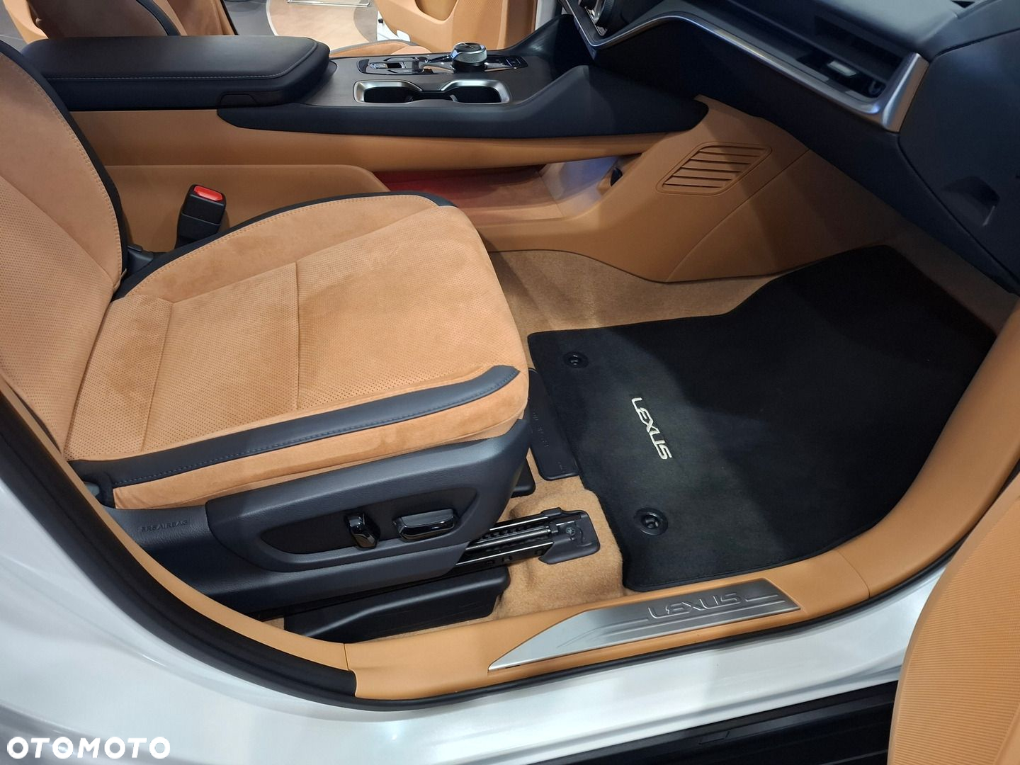 Lexus RZ 450e Omotenashi DIRECT4 - 20