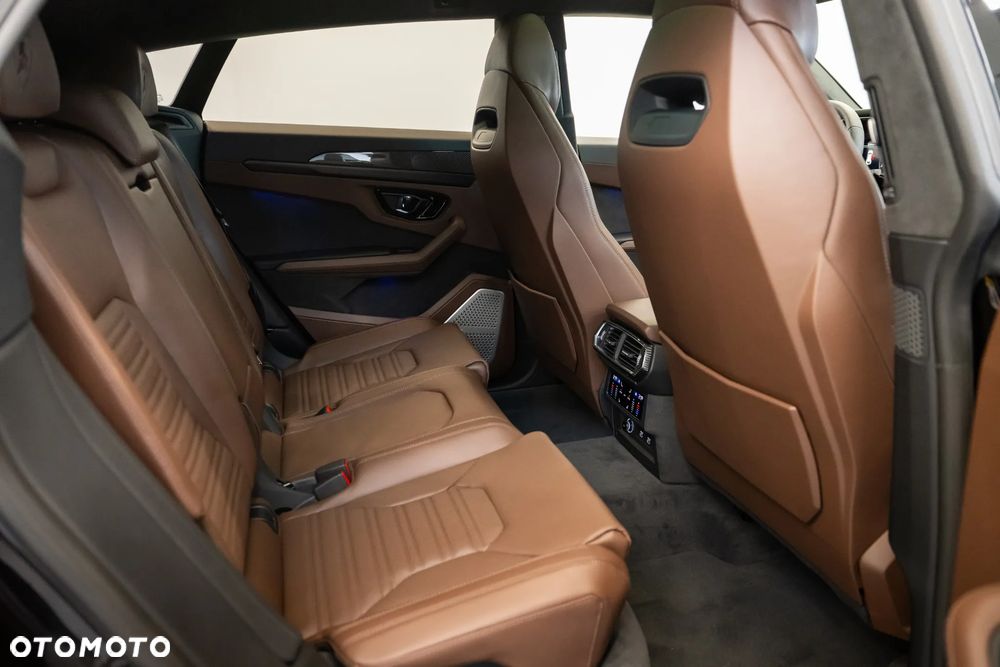 Lamborghini Urus - 16