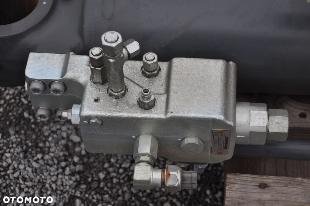 Zamek hydrauliczny siłownika Doosan DX 225 LC NOWY - 1