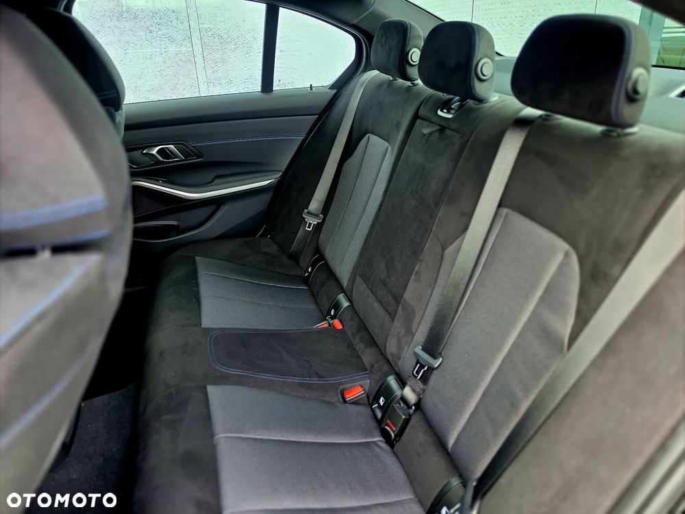 BMW Seria 3 320i xDrive M Sport - 33