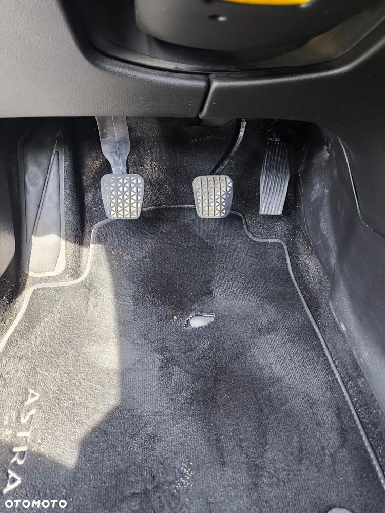 Opel Astra IV GTC 1.4 T Sport EU6 - 3