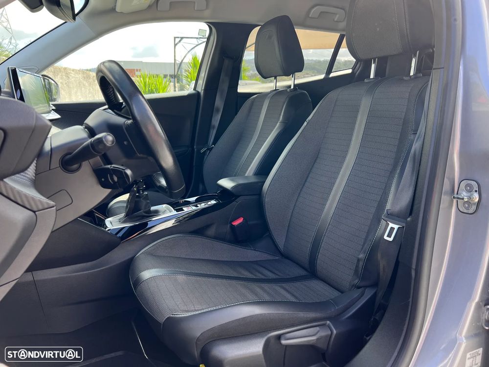 Peugeot 2008 1.2 PureTech Allure - 8