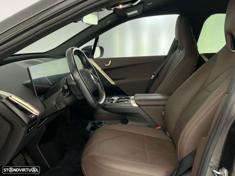 BMW iX xDrive 40 - 11