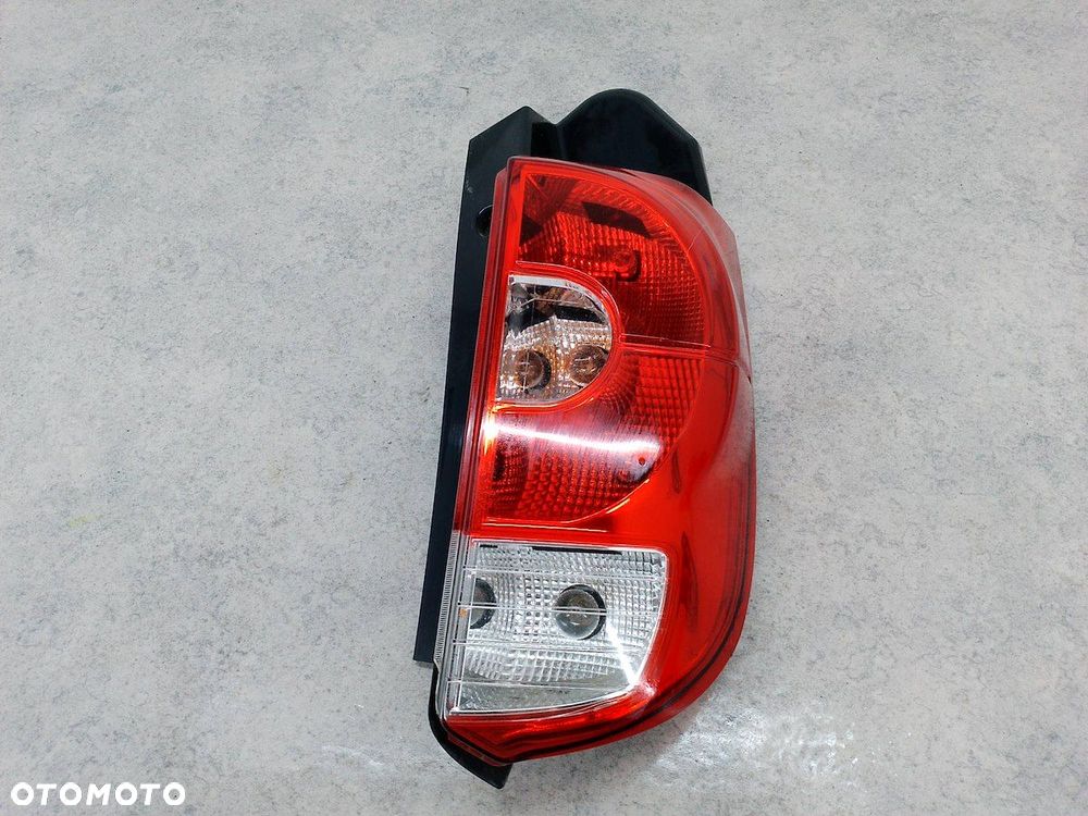 LAMPA TYLNA PRAWA MITSUBISHI COLT VI FL ( 2008-2012 ) HATCHBACK - 1