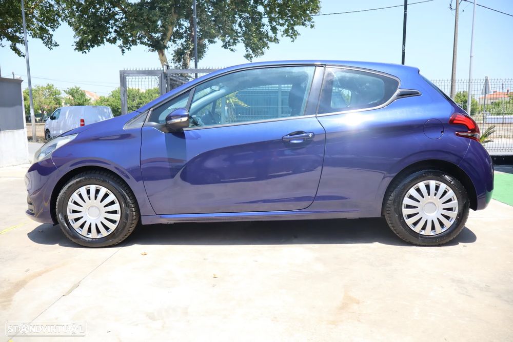 Peugeot 208 - 8