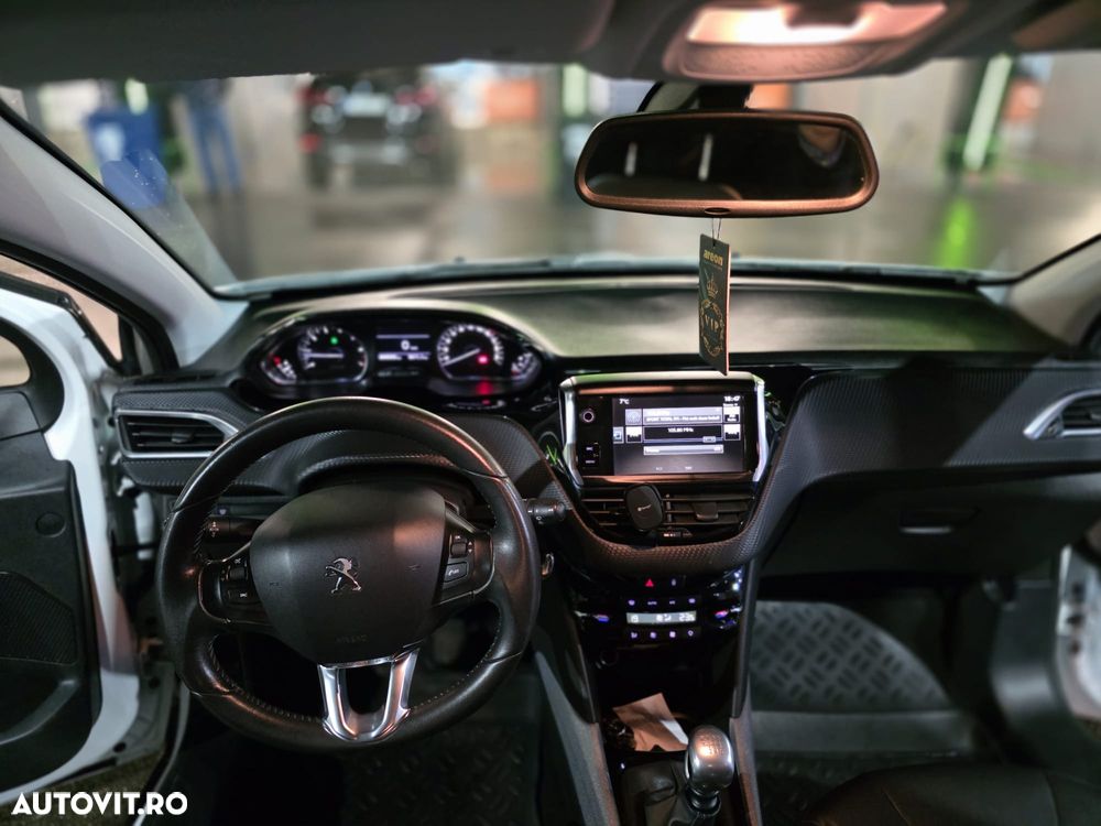 Peugeot 2008 1.2 PureTech Turbo S&S Allure - 8