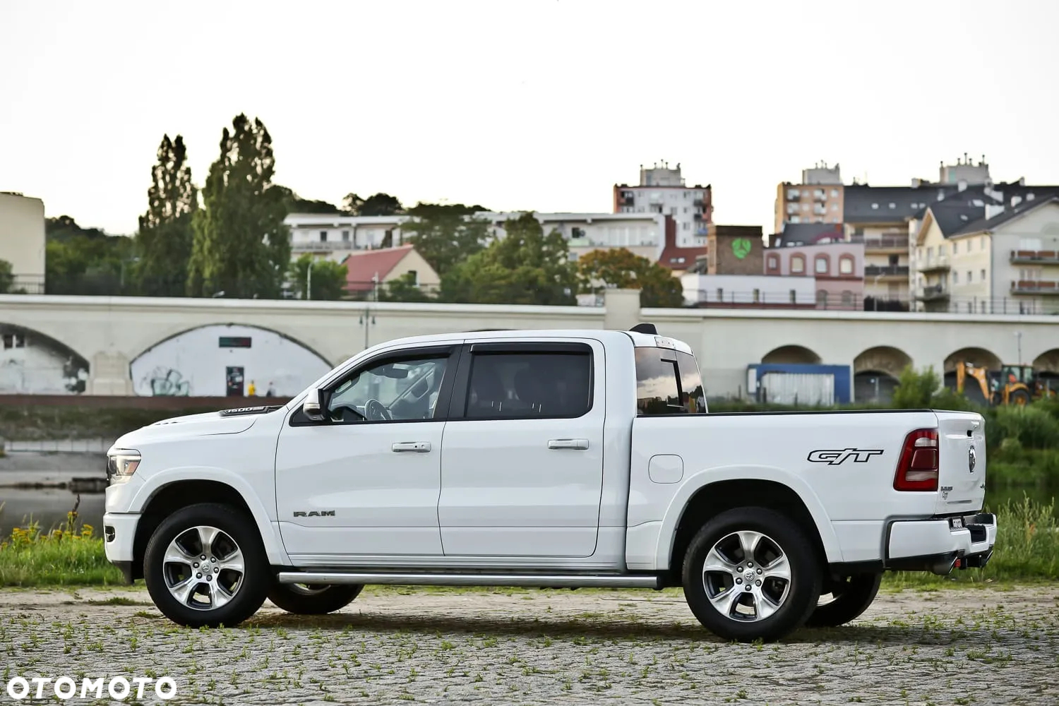 RAM 1500 Crew Cab Laramie - 12