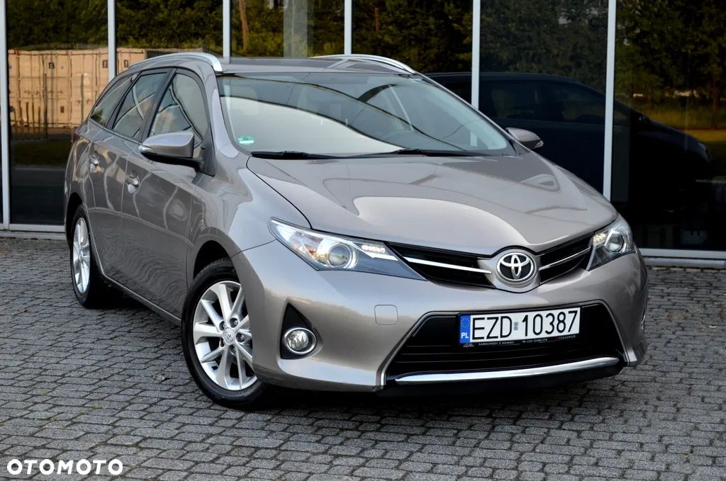 Toyota Auris 1.6 Dynamic - 1
