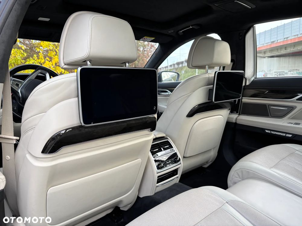 BMW Seria 7 750Li xDrive - 17