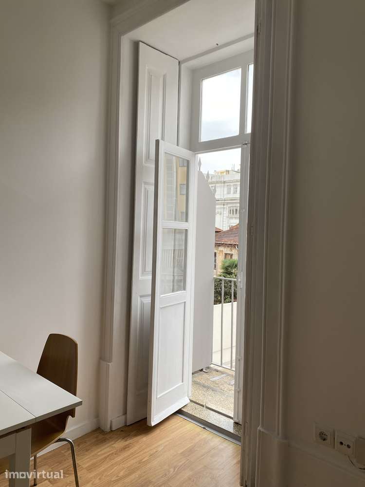 Apartamento T0 arrendar na Rua do Almada ao Centro do Porto - Grande imagem: 3/7