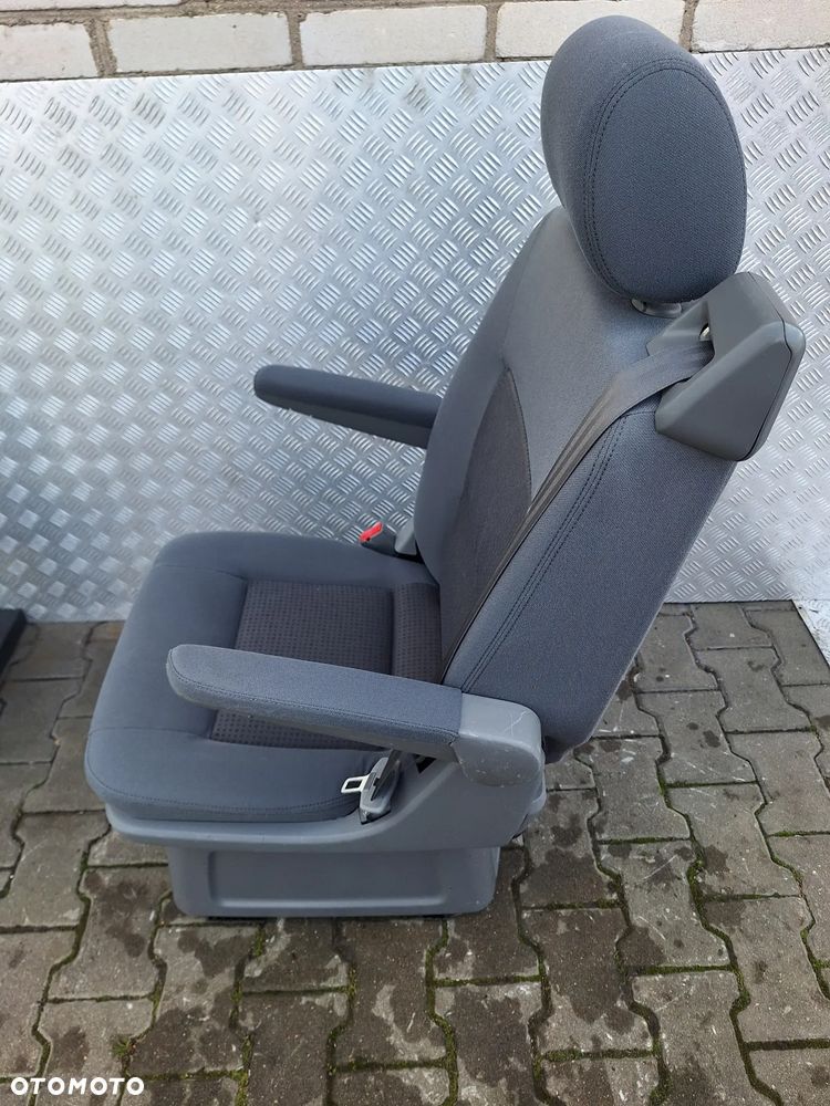 FOTEL OBROTOWY VW T5 MULTIVAN - 4