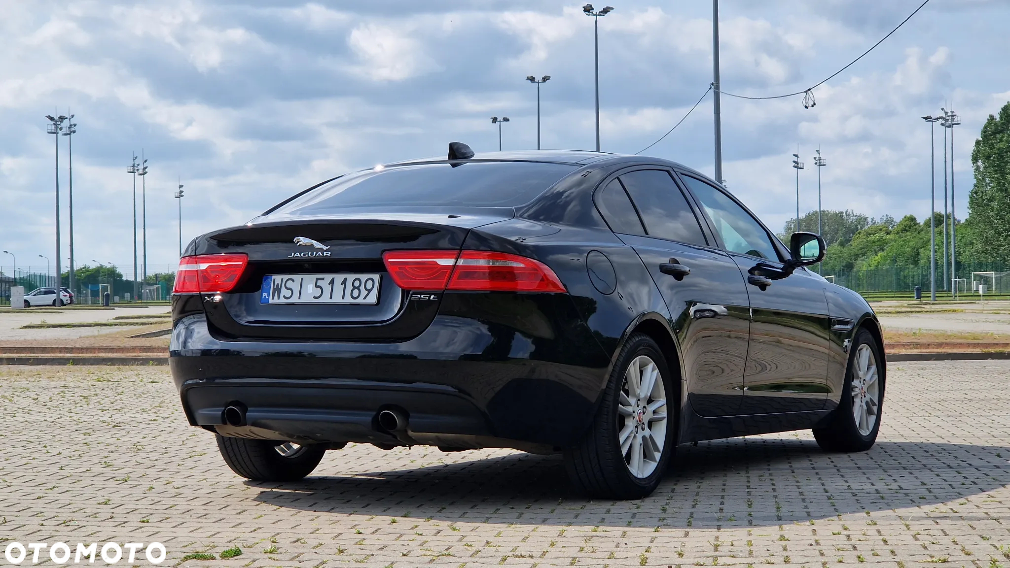 Jaguar XE 25t Prestige - 10