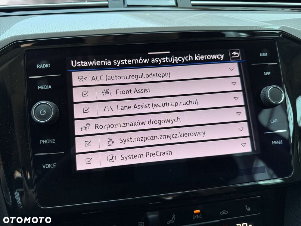 Volkswagen Passat - 30