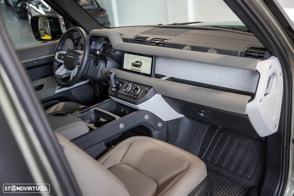 Land Rover Defender 3.0 I6 90 AWD X-Dynamic S - 19