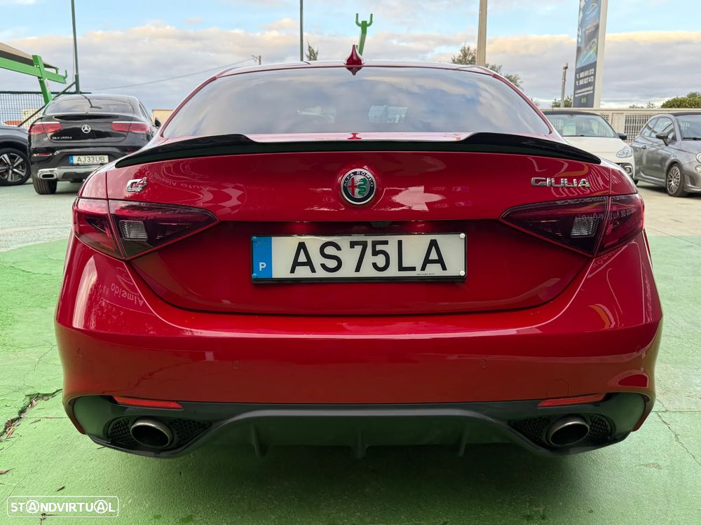 Alfa Romeo Giulia 2.0 Turbo 16V AT8-Q4 Veloce - 10