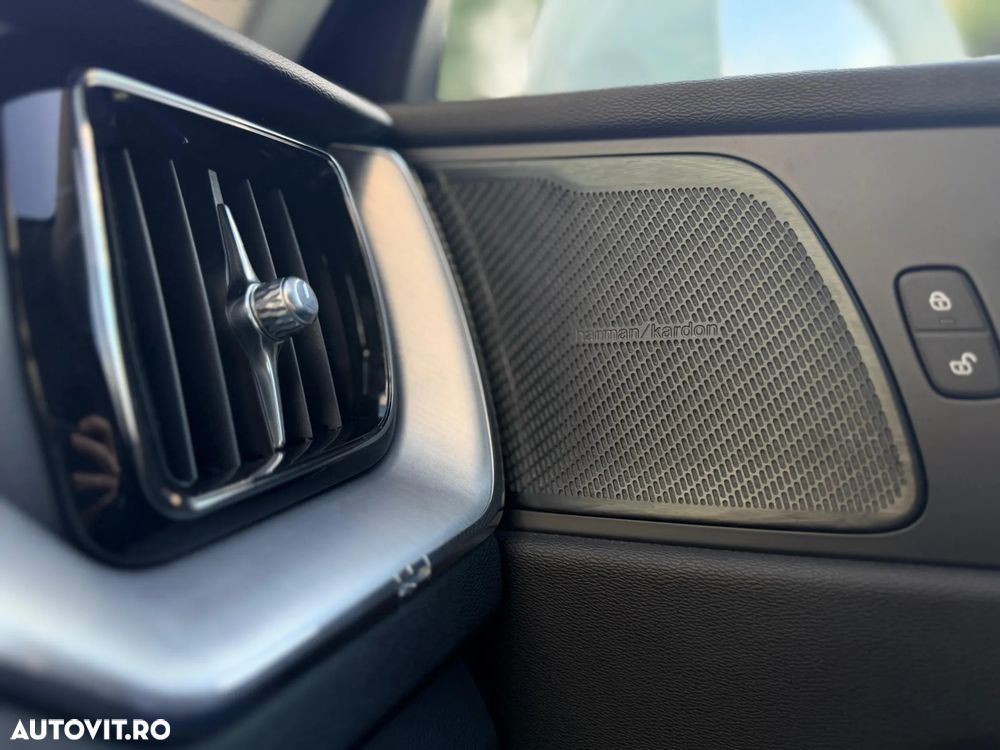 Volvo XC 60 B4 MHEV AT8 AWD Momentum Pro - 23