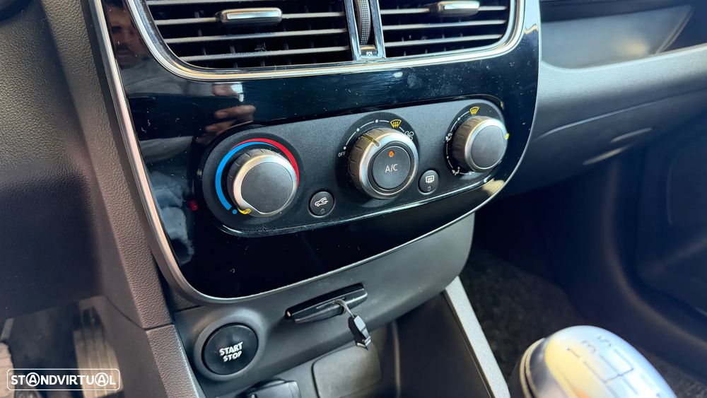 Renault CLIO - 19