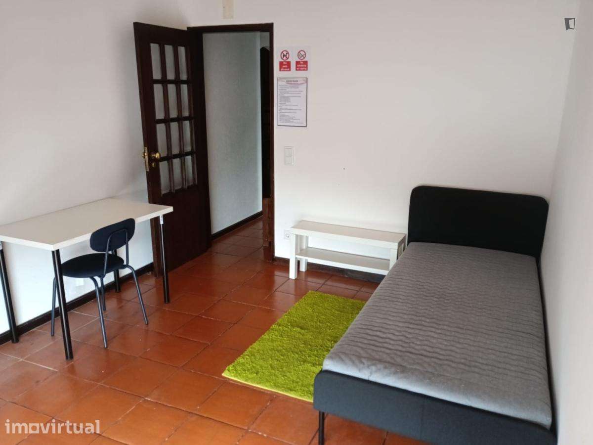 Quarto - localizado em Alta de Santa Clara Coimbra - Grande imagem: 3/14