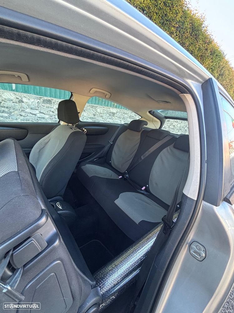 Citroën C4 1.4 16V VTR - 11
