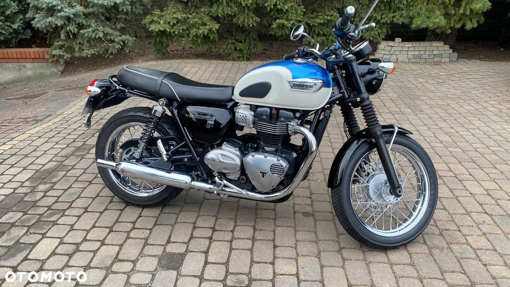 Triumph Bonneville - 1