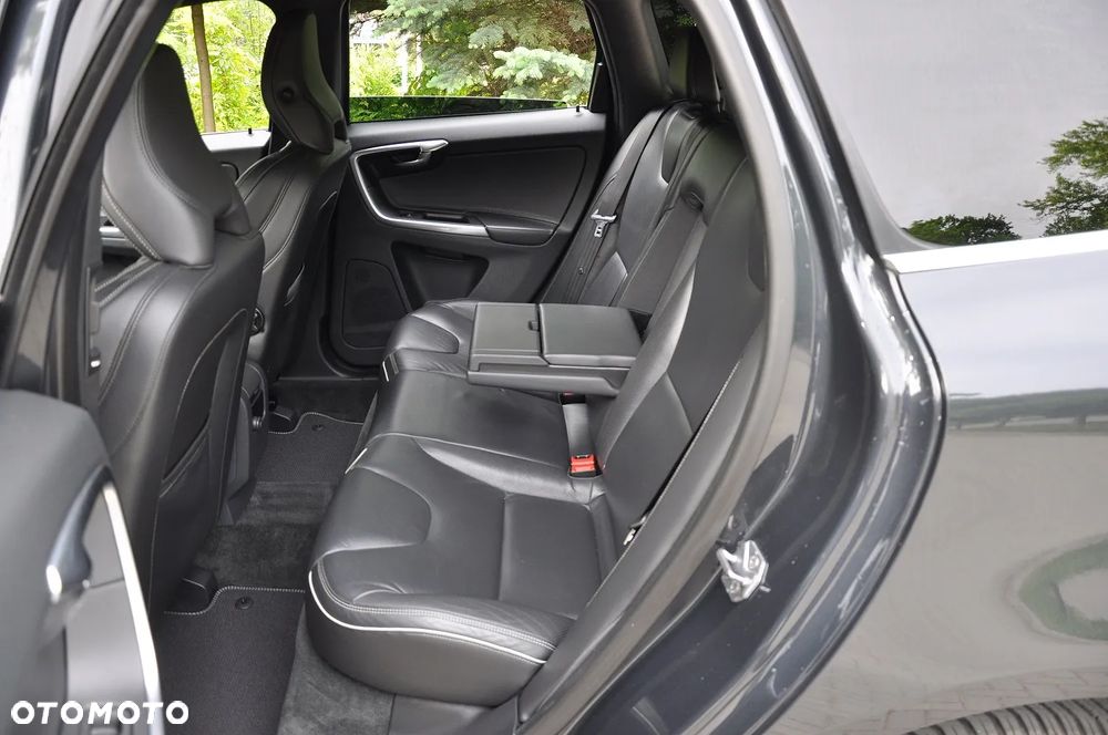 Volvo XC 60 D4 AWD R-Design Summum - 26