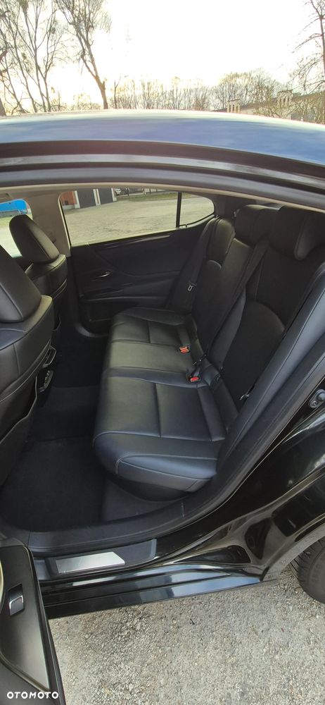 Lexus ES 300h Style Edition - 11