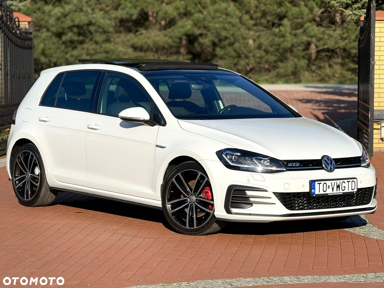 Volkswagen Golf - 2