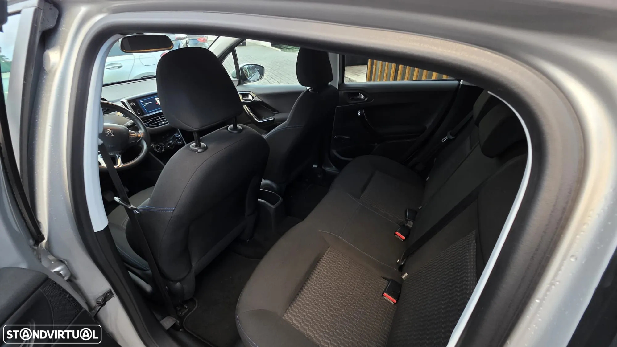 Peugeot 208 1.5 BlueHDi Signature - 17