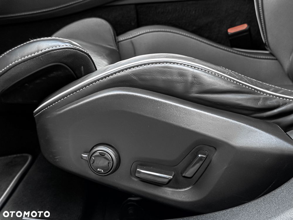 Volvo V60 T8 AWD Recharge Geartronic RDesign - 22