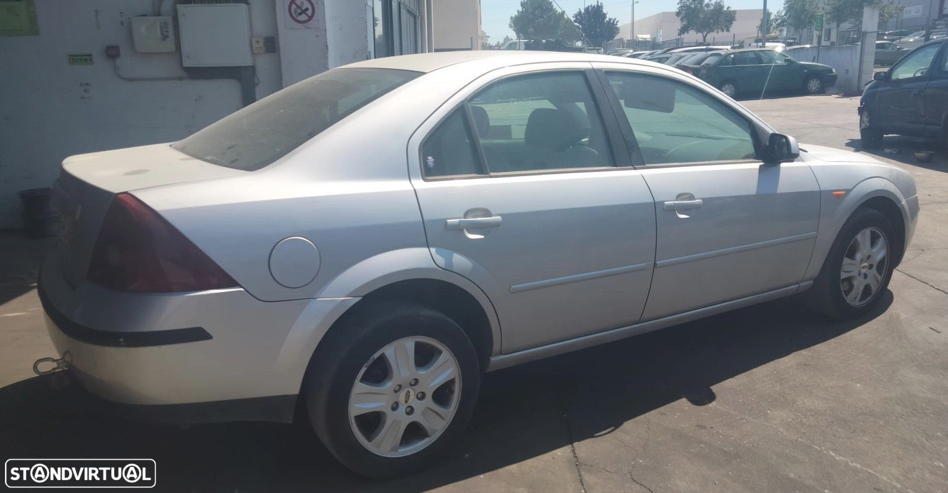 Ford Mondeo 2.0 TDdi de 2002 disponível para peças - 4