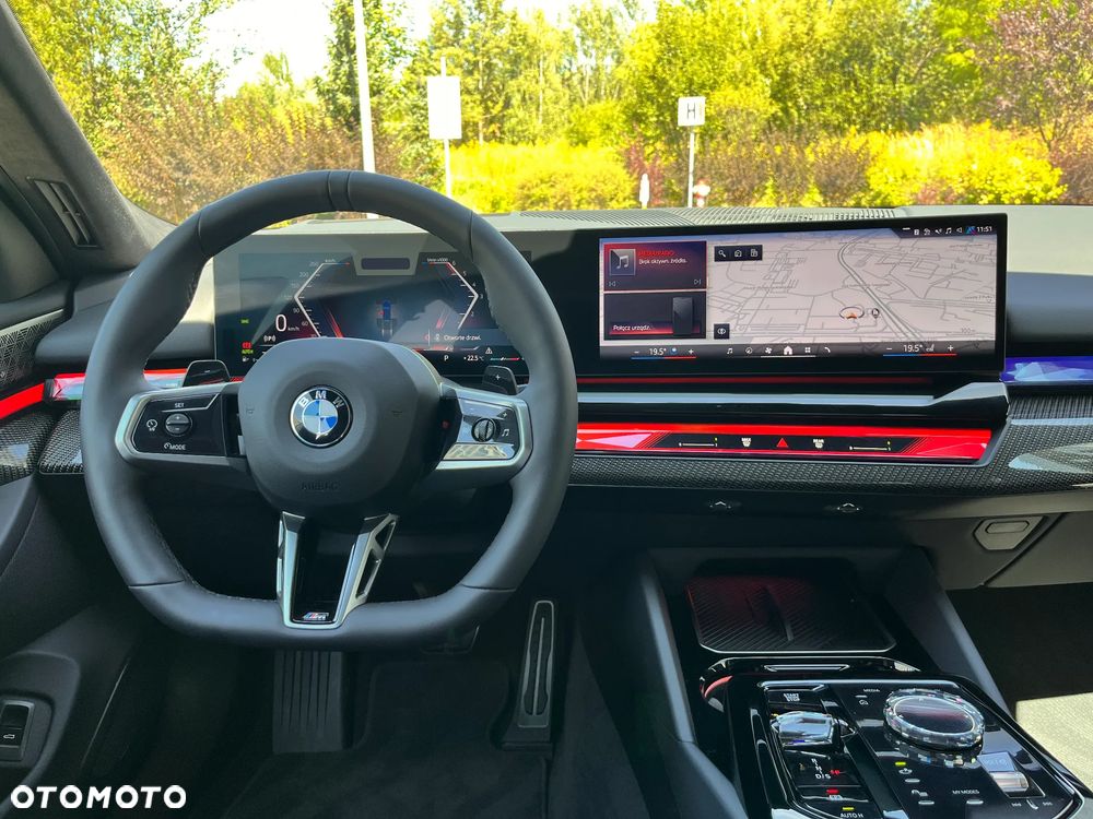 BMW Seria 5 540d xDrive mHEV - 25