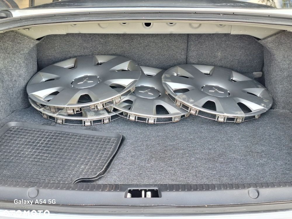 Mitsubishi Lancer 1.5 Inform - 15