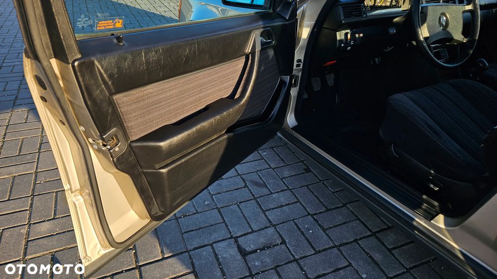 Mercedes-Benz W124 (1984-1993) - 12