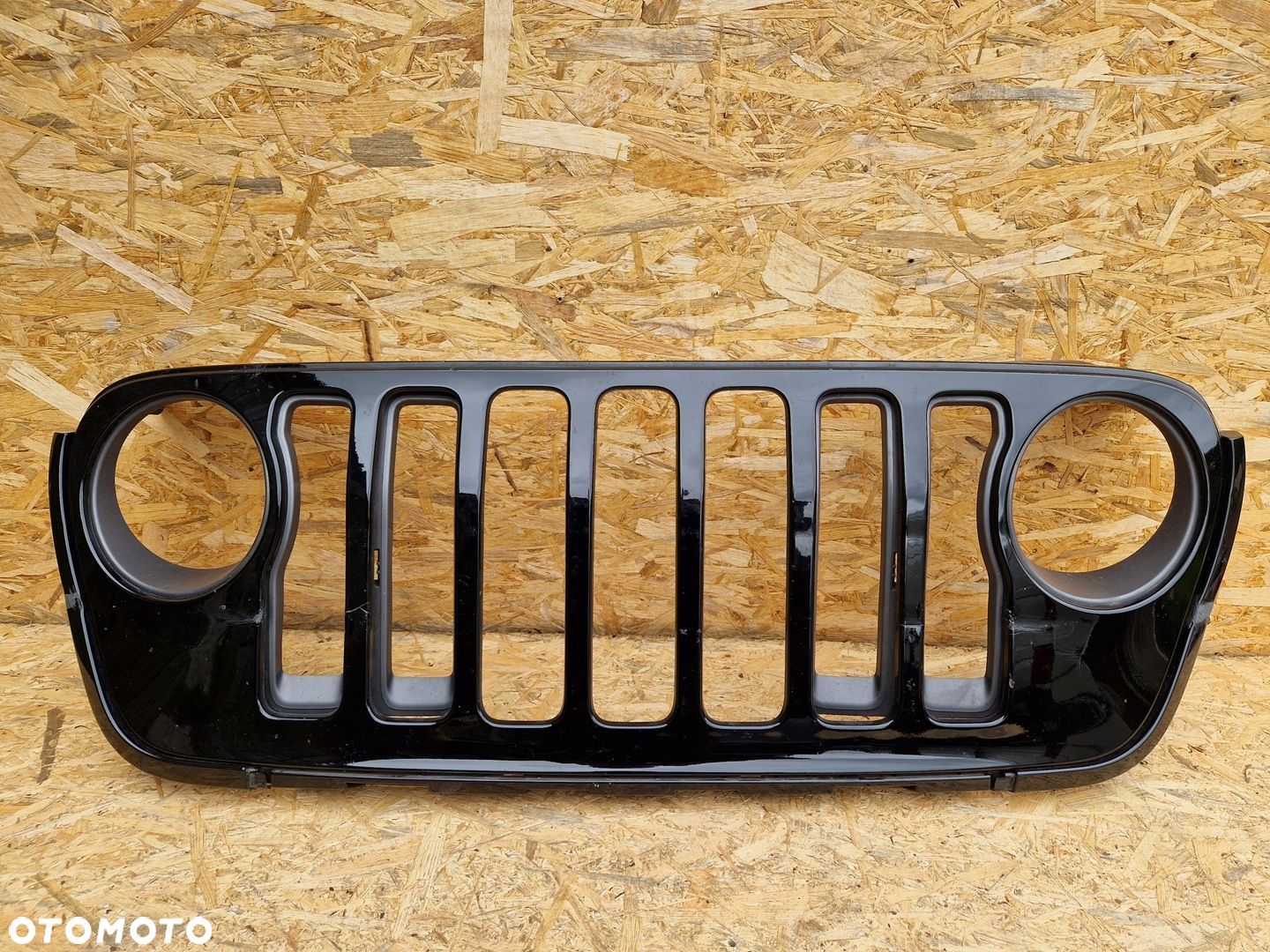 GRILL ATRAPA JEEP WRANGLER JL - 1