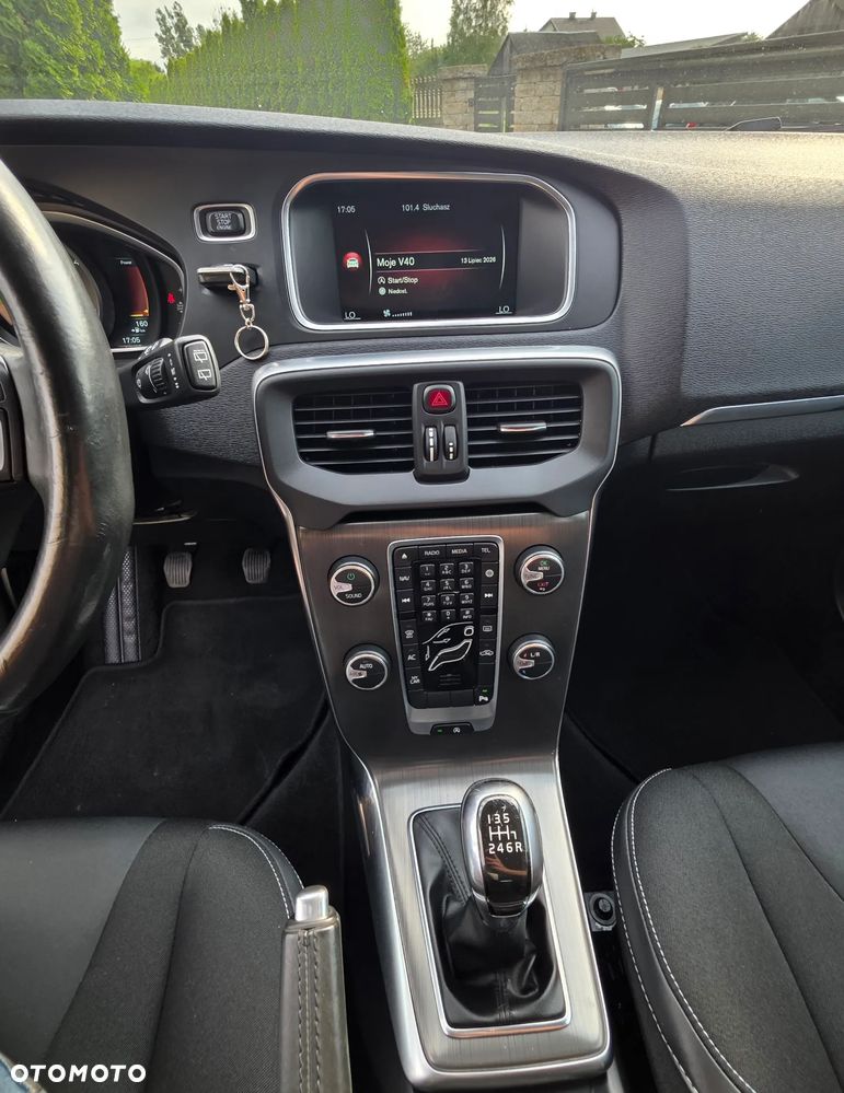 Volvo V40 D4 Momentum - 10