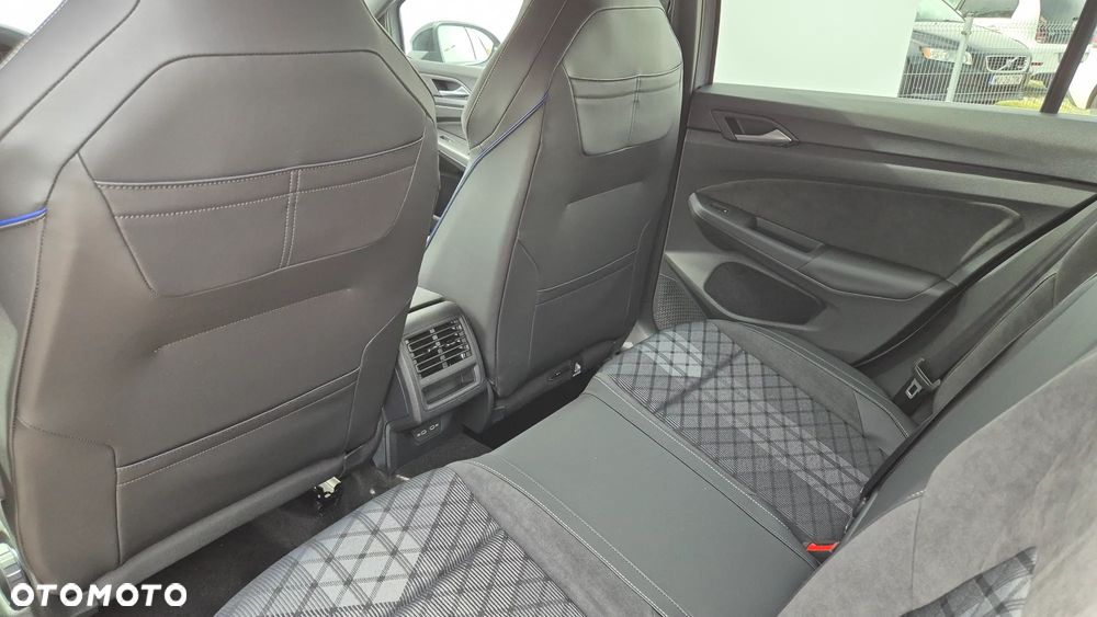 Volkswagen Golf 1.5 eTSI mHEV R-Line Plus DSG - 11
