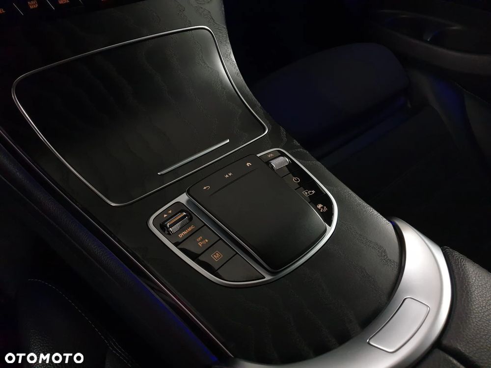 Mercedes-Benz GLC - 32