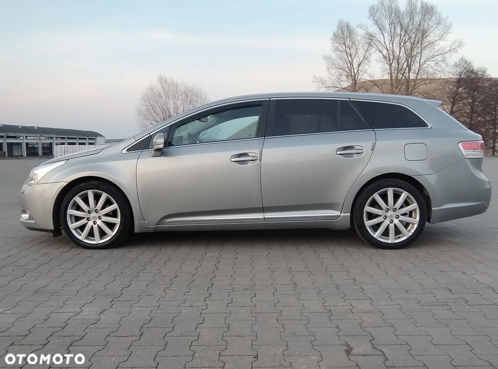 Toyota Avensis Combi 2.0 Multidrive S Executive - 2