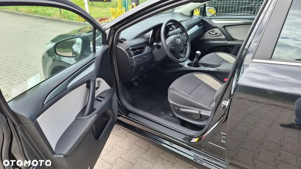 Toyota Avensis - 10