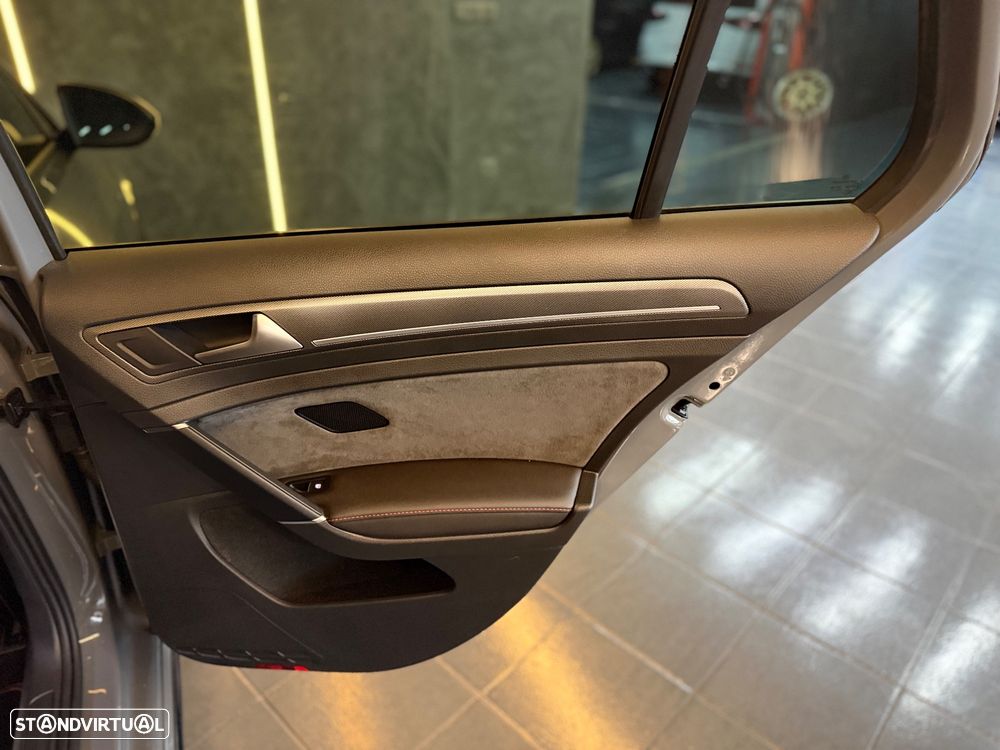 VW Golf GTI TCR 2.0 TSI OPF DSG - 17