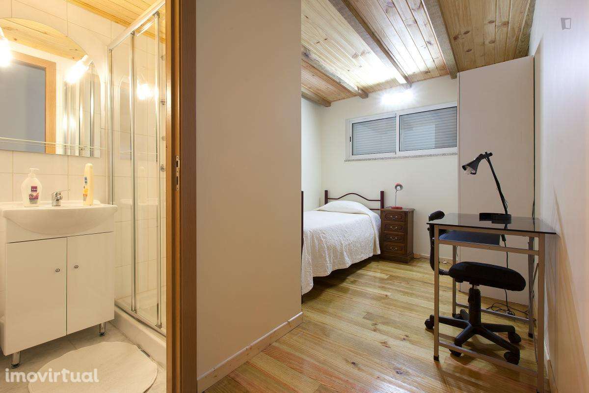 Apartamento com 2 quartos - localizado em Cedofeita Porto - Grande imagem: 4/8