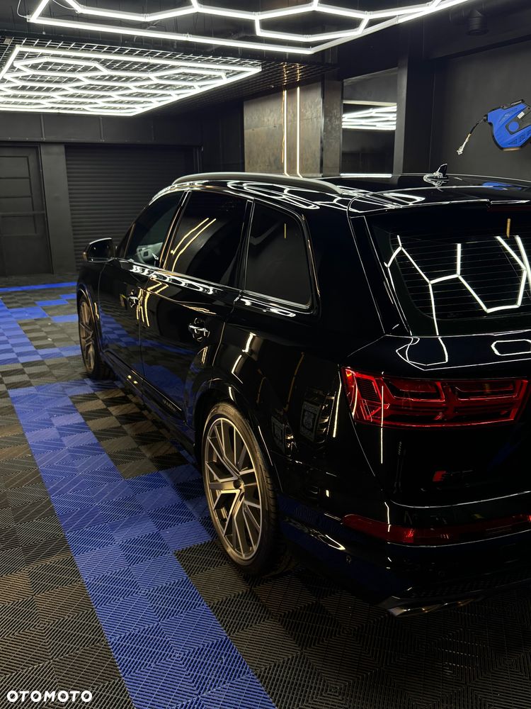 Audi SQ7 - 7