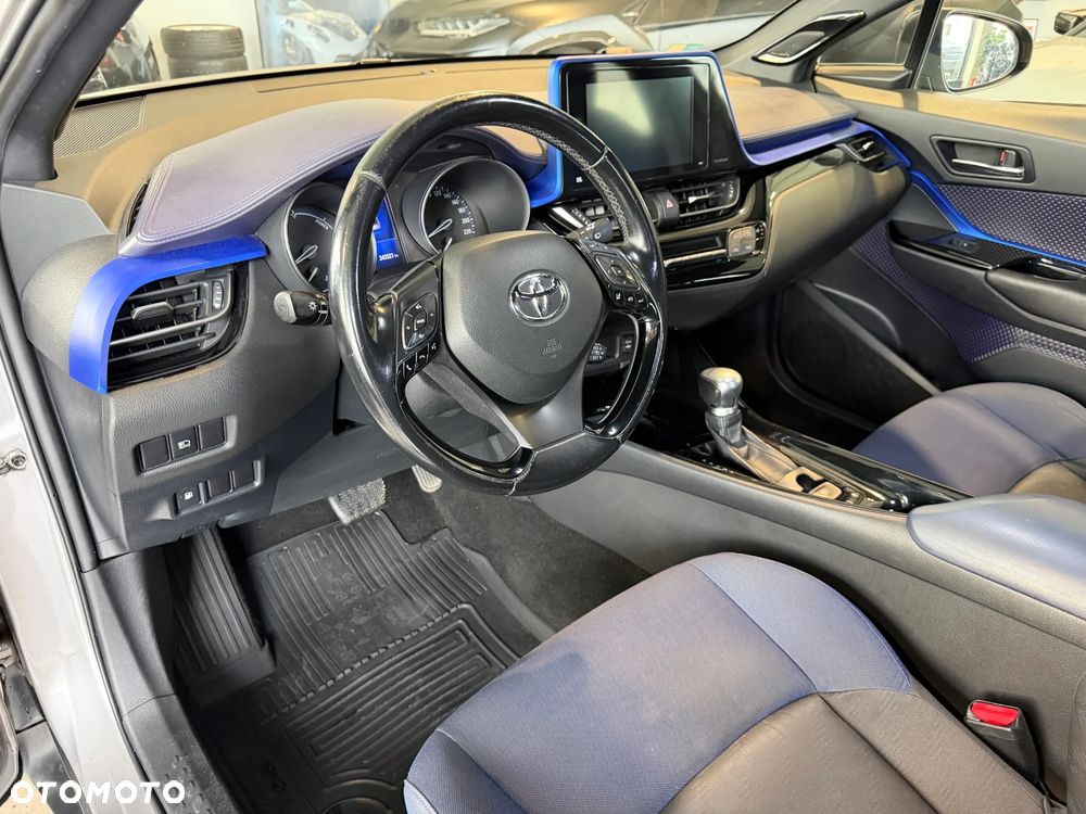 Toyota C-HR - 11