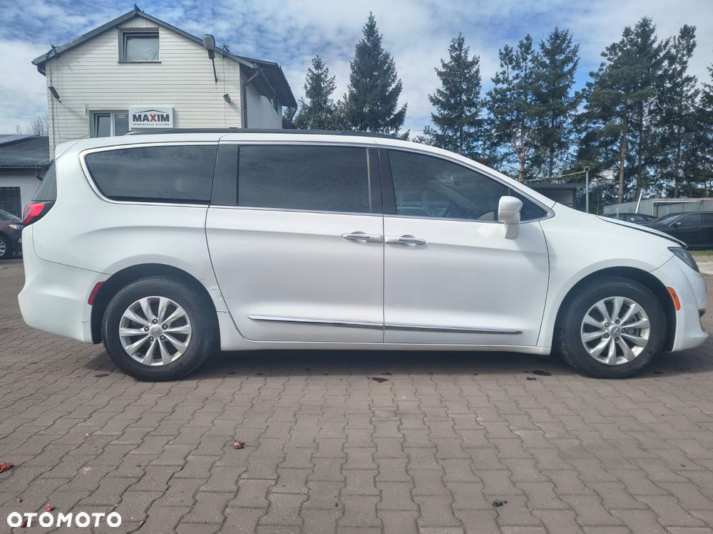 Chrysler Pacifica - 5