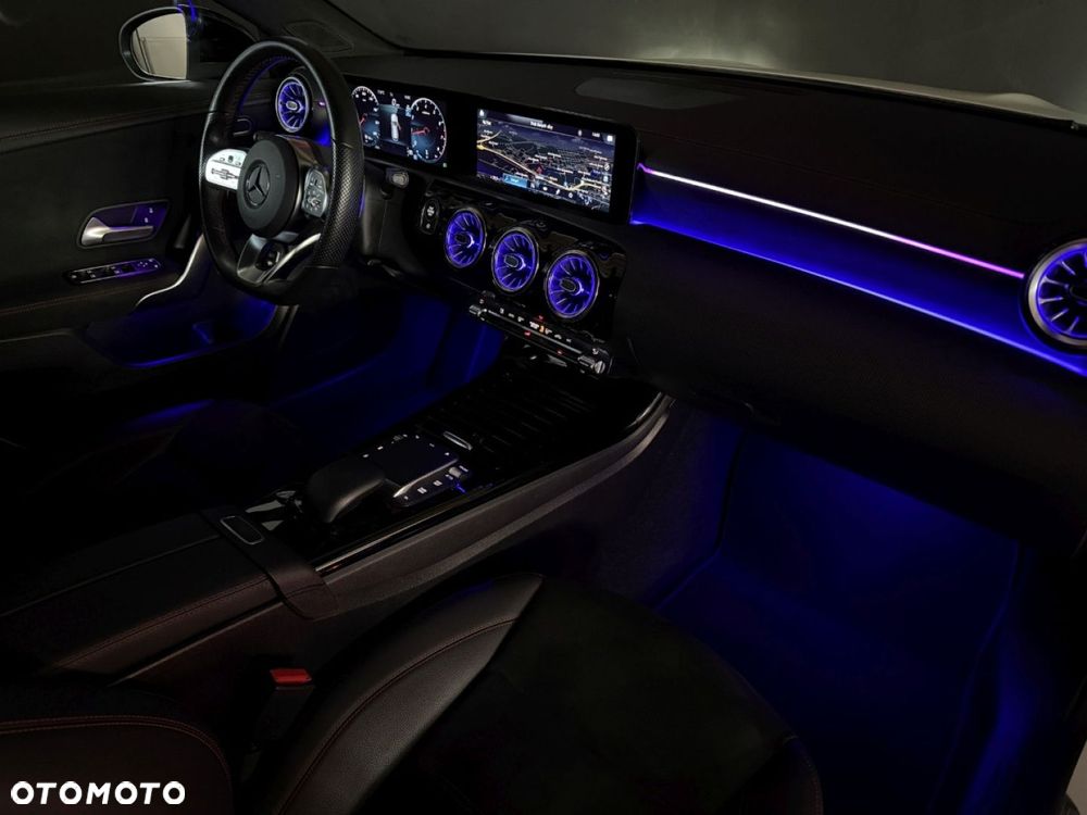 Mercedes-Benz CLA 200 AMG Line 7G-DCT - 32
