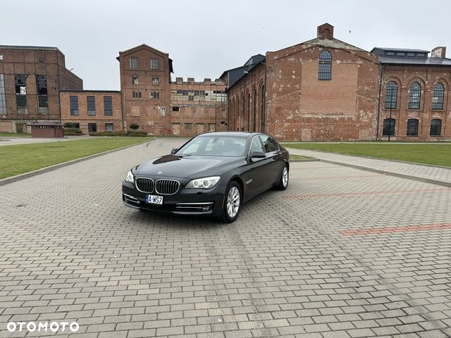 BMW Seria 7 740Li - 1