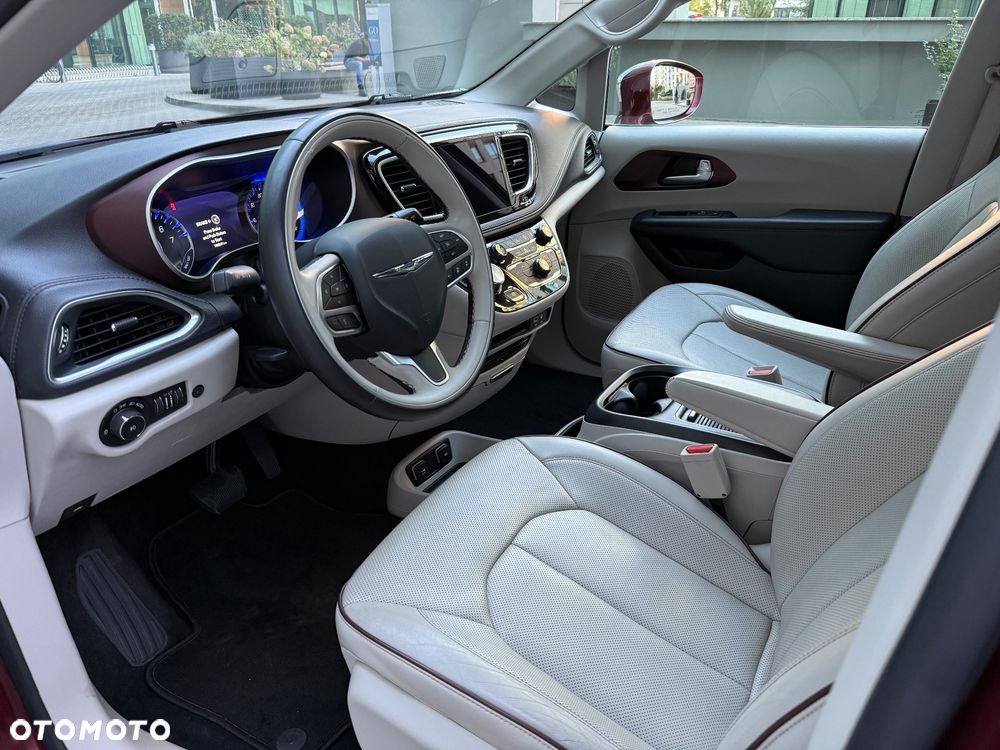 Chrysler Pacifica - 5