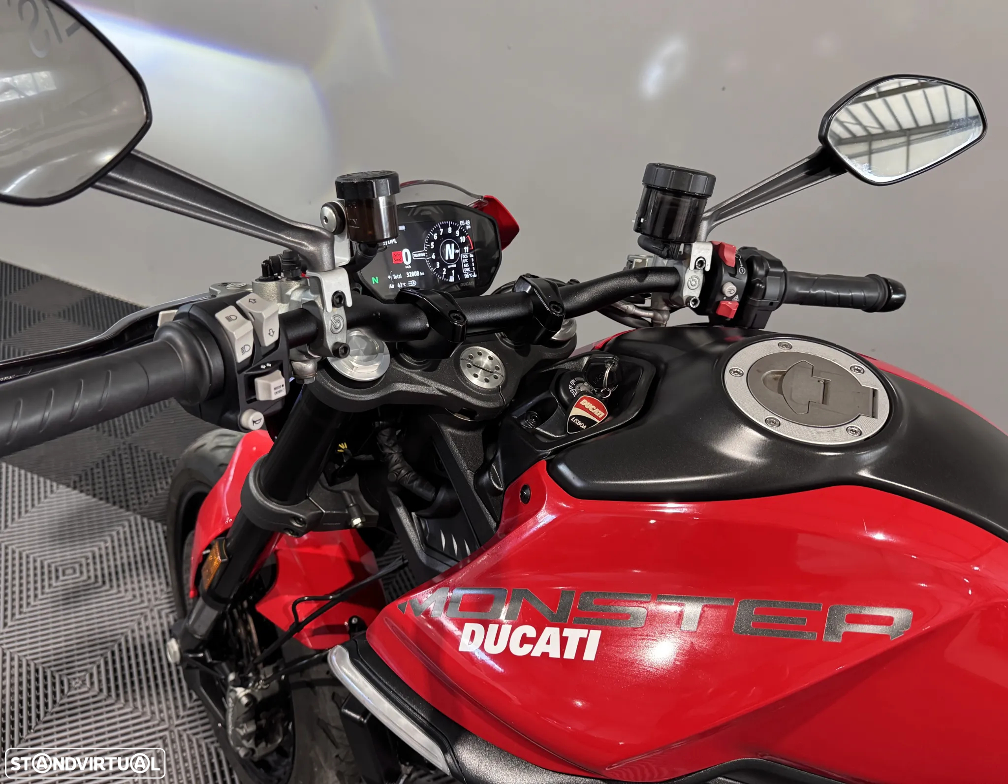 Ducati Monster 937 - 56