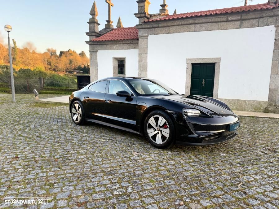 Porsche Taycan 4S - 13